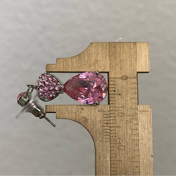 Unsigned Silver-tone Pink Crystal Glass Teardrop 8mm Dangling Drop Earrings 8g. - Picture 13 of 15
